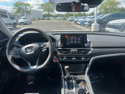 Used 2018 Honda Accord EX image 11