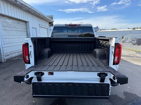 Used 2025 GMC Sierra 1500 AT4 w/ Technology Package AWD/4WD image 28
