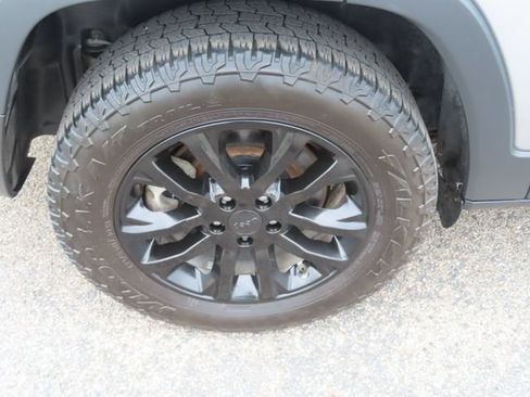 Used 2022 Jeep Cherokee Latitude w/ Comfort Safety Group AWD/4WD image 15
