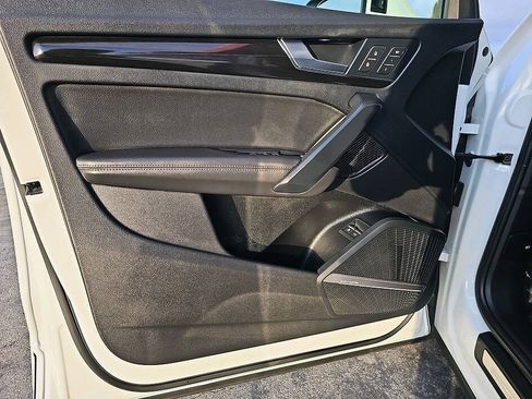 Used 2020 Audi Q5 e Premium Plus w/ Premium Plus Package AWD/4WD image 15