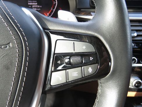 Used 2022 BMW 530i xDrive 530i xDrive w/ Premium Package image 23