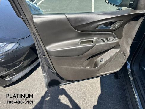 Used 2018 Chevrolet Equinox LT w/ Sun & Infotainment Package FWD image 16