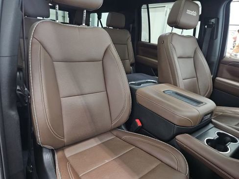 Used 2023 Chevrolet Suburban High Country image 13