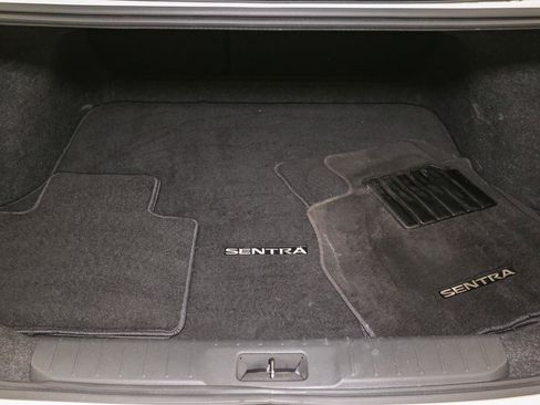 Used 2020 Nissan Sentra SV FWD image 13