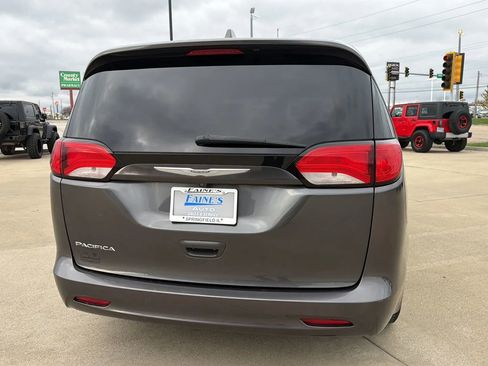Used 2017 Chrysler Pacifica Touring image 17