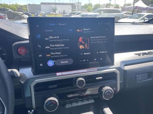 Used 2025 Toyota Tacoma TRD Sport image 25