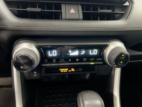 Used 2022 Toyota RAV4 XLE AWD/4WD image 16