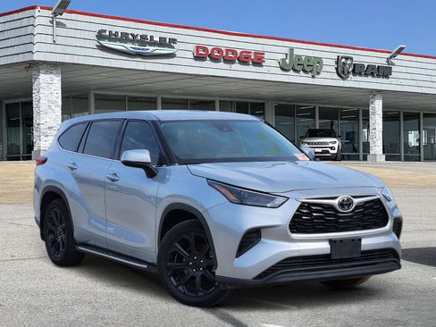 Used 2022 Toyota Highlander L image 1