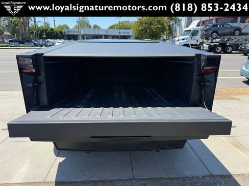 Used 2024 Tesla Cybertruck AWD Crew Cab image 9