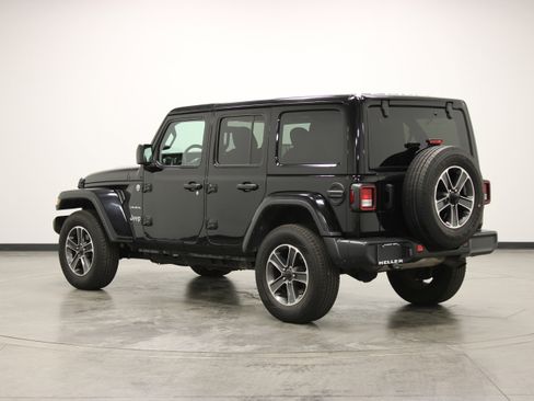Used 2023 Jeep Wrangler Unlimited Sahara AWD/4WD image 6