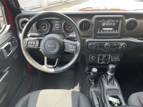 Used 2023 Jeep Gladiator Sport AWD/4WD image 13