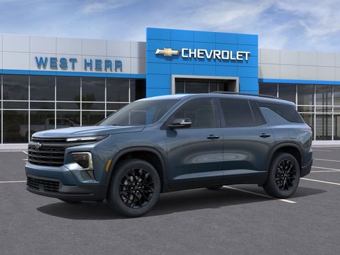 Used 2026 Chevrolet Traverse LT w/ Midnight/Sport Edition AWD/4WD image 2