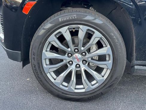 Used 2021 GMC Yukon Denali w/ Denali Premium Package image 9