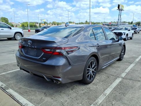 Used 2022 Toyota Camry SE FWD image 7