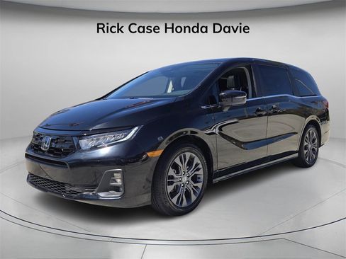 Certified 2025 Honda Odyssey Touring image 8