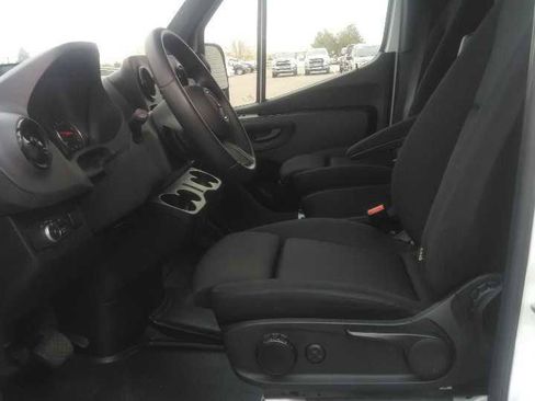 Used 2025 Mercedes-Benz Sprinter 2500 image 4