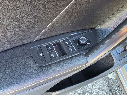 Used 2022 Volkswagen Tiguan SE w/ Panoramic Sunroof Package AWD/4WD image 20