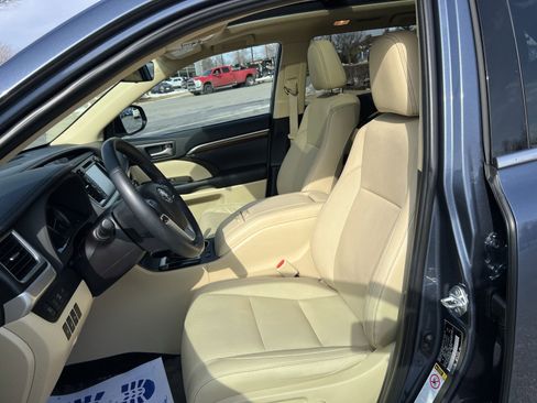 Used 2019 Toyota Highlander Limited Platinum image 13
