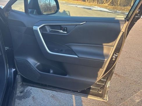 Used 2021 Toyota RAV4 XLE image 9