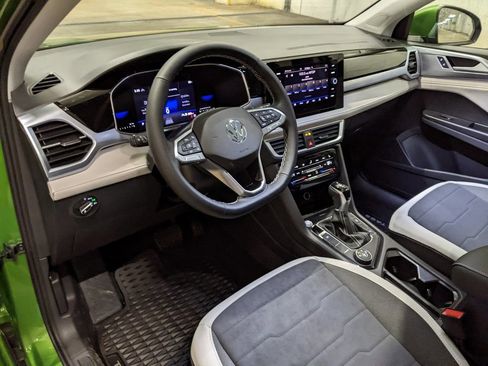 New 2025 Volkswagen Taos SE image 8