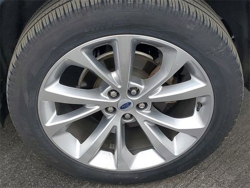 Certified 2022 Ford Explorer Platinum w/ Equipment Group 601A image 5