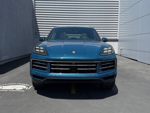 Certified 2026 Porsche Cayenne AWD/4WD image 6