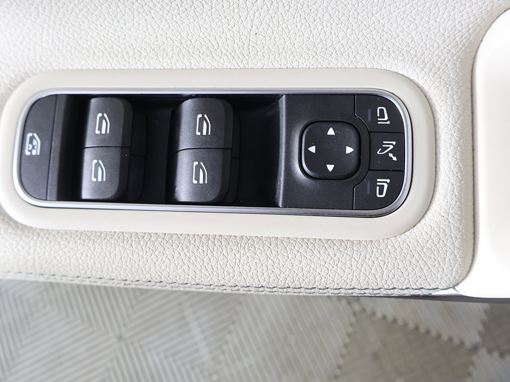 Used 2023 Mercedes-Benz CLA 250 4MATIC w/ Premium Package image 33