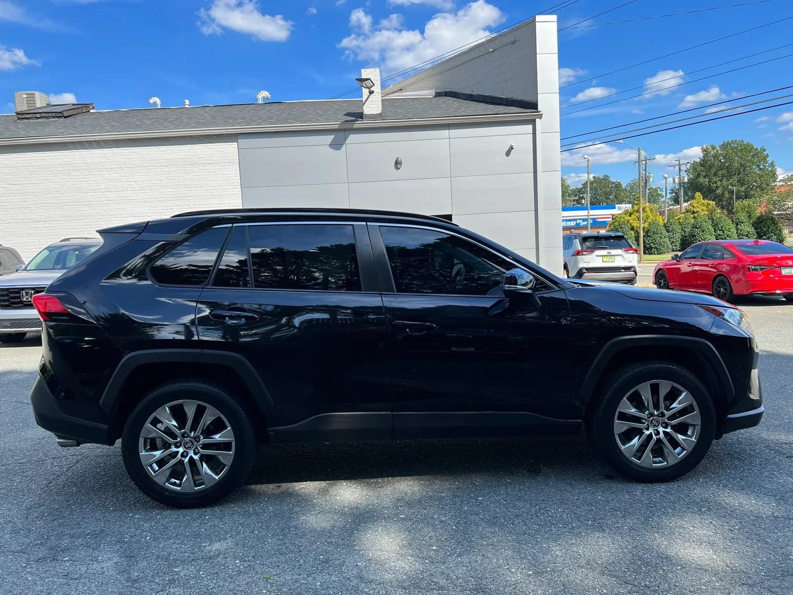Used 2021 Toyota RAV4 XLE Premium FWD image 2