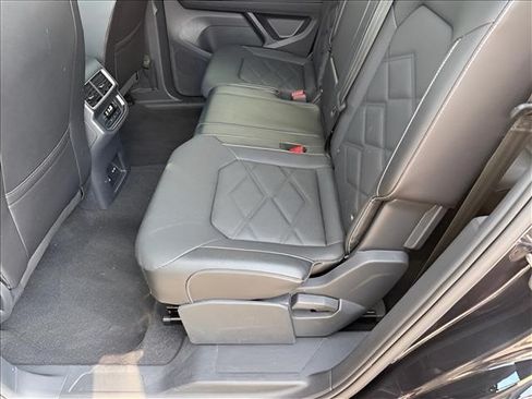 Used 2025 Volkswagen Atlas SE AWD/4WD image 12
