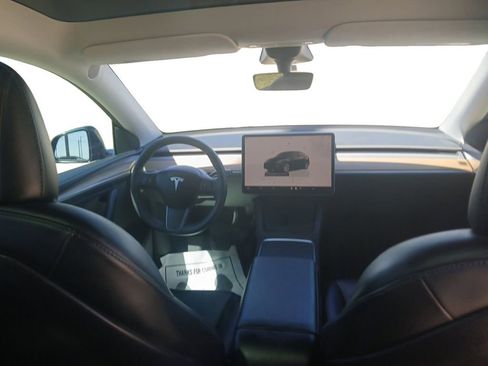 Used 2022 Tesla Model Y Long Range image 18