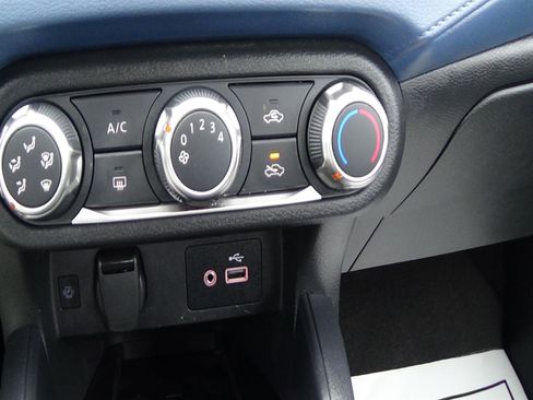 Used 2025 Nissan Versa SV FWD image 25
