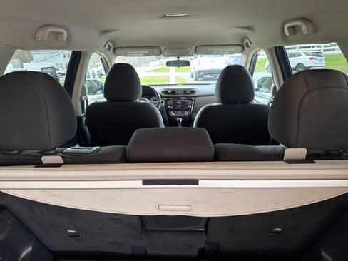 Used 2018 Nissan Rogue SV image 32