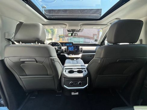 Used 2025 Ford Expedition Active AWD/4WD image 28