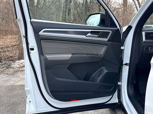 Certified 2023 Volkswagen Atlas Cross Sport SEL R-Line image 11