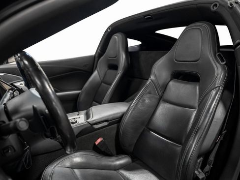 Used 2019 Chevrolet Corvette Stingray Coupe w/ Carbon Flash Badge Package image 31