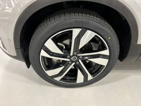 Certified 2024 Volvo XC40 B5 Plus w/ Protection Package Premier AWD/4WD image 8