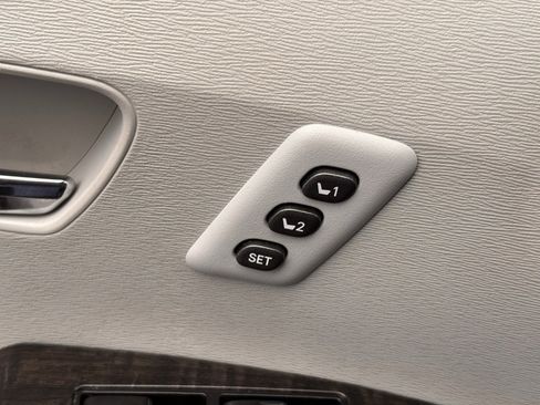 Used 2013 Toyota Venza XLE image 13