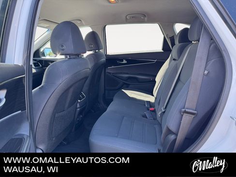 Used 2019 Kia Sorento AWD V6 image 11