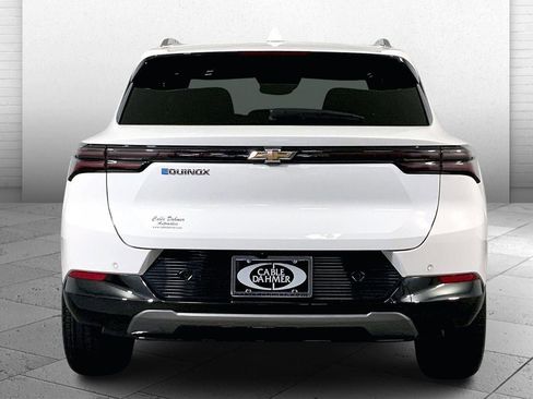 Used 2025 Chevrolet Equinox EV LT image 3