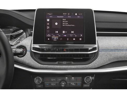 Used 2022 Jeep Compass Latitude w/ Sun and Sound Group AWD/4WD image 7