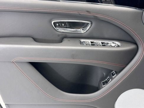 Used 2023 Bentley Bentayga AWD/4WD image 22