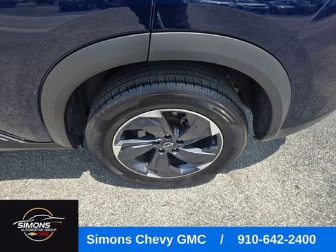 Used 2025 Nissan Rogue SV FWD image 35