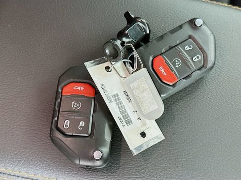 Used 2025 Jeep Gladiator Sport AWD/4WD image 34