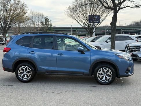 Used 2023 Subaru Forester Premium image 5