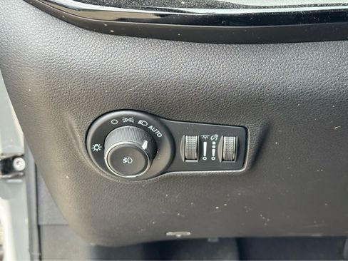 Used 2022 Jeep Compass Trailhawk w/ Trailhawk Convenience Group AWD/4WD image 18