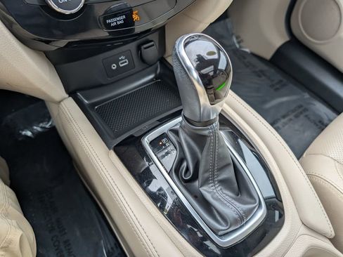 Used 2018 Nissan Rogue SL w/ Premium Package image 23