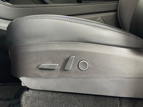 Used 2023 Tesla Model Y Long Range AWD/4WD image 37
