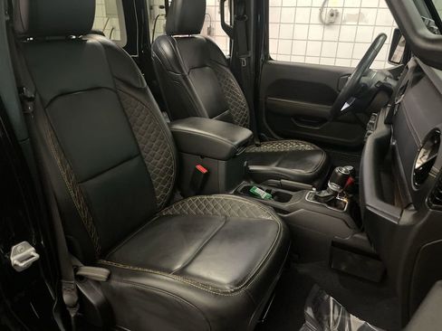 Used 2023 Jeep Wrangler Unlimited Sahara AWD/4WD image 21