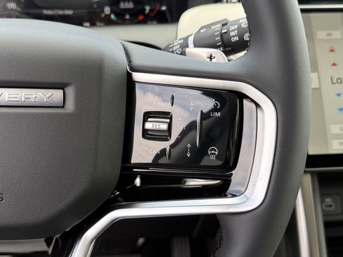 New 2025 Land Rover Discovery Sport S image 18