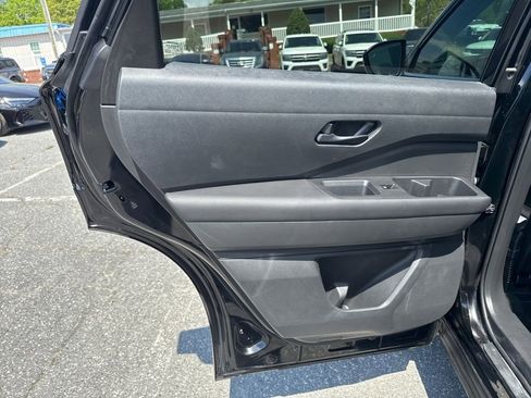 Used 2024 Nissan Pathfinder S image 24